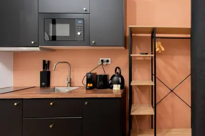 Cuisine ou kitchenette dans l'établissement Nouveau-Luxueux Appartement-4P