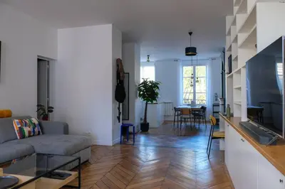 Télévision ou salle de divertissement dans l'établissement Luxurious Apartment in Marais