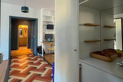 Cuisine ou kitchenette dans l'établissement Luxurious Apartment in Marais