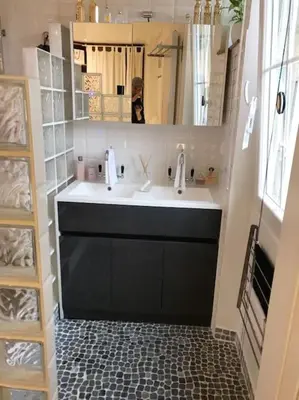 Salle de bains dans l'établissement Petit luxe à la française - Paris Levallois à 15' des Champs Elysées