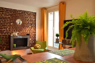 Coin salon dans l'établissement Petit luxe à la française - Paris Levallois à 15' des Champs Elysées
