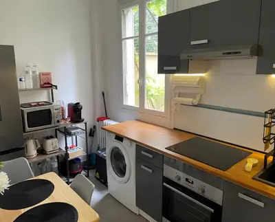 Cuisine ou kitchenette dans l'établissement Charmant Studio climatisé Paris Expo Porte de Versailles - Dôme de Paris - proche des transports
