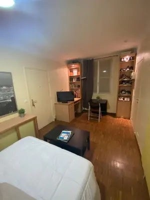 Un ou plusieurs lits dans un hébergement de l'établissement Entire cozy apartment near Eiffel tower in Paris