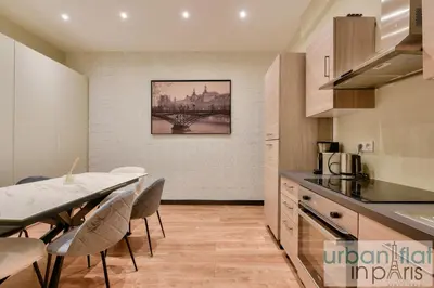 Cuisine ou kitchenette dans l'établissement Urban Flat 159 - Charming 3BDR Flat in Paris