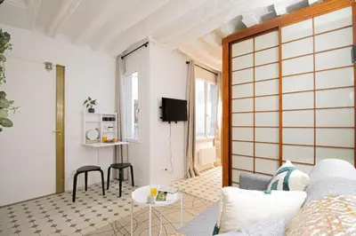 Un ou plusieurs lits dans un hébergement de l'établissement cosy studio#heart of Le Marais.2