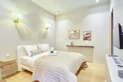 Un ou plusieurs lits dans un hébergement de l'établissement Apartment Le Marais by Studio prestige