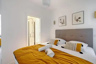 Un ou plusieurs lits dans un hébergement de l'établissement Appartement Design île St Louis - Welkeys