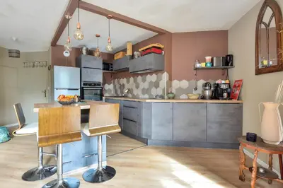 Cuisine ou kitchenette dans l'établissement Appartement Olympe - Welkeys