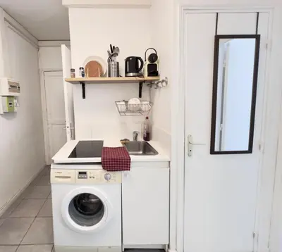 Cuisine ou kitchenette dans l'établissement Charmant appartement proche de la Tour Eiffel