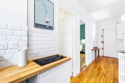 Cuisine ou kitchenette dans l'établissement GuestReady - Beautiful Getaway near Eiffel Tower