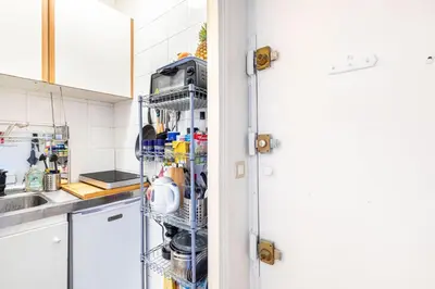 Cuisine ou kitchenette dans l'établissement GuestReady - Stylish Hideaway near Bercy Parc