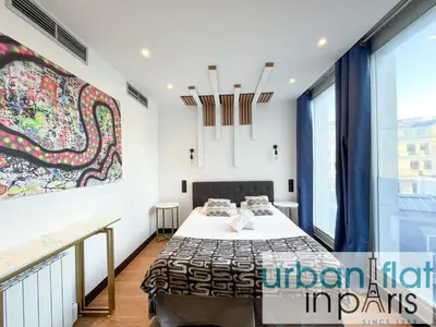 Un ou plusieurs lits dans un hébergement de l'établissement Urban Flat 128 - Art Rock 4BDR Flat near Champs-Elysees