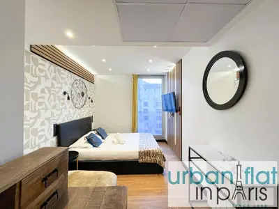 Un ou plusieurs lits dans un hébergement de l'établissement Urban Flat 128 - Art Rock 4BDR Flat near Champs-Elysees