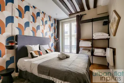 Un ou plusieurs lits dans un hébergement de l'établissement Urban Flat 70 - Authentic 3BDR Parisian Flat