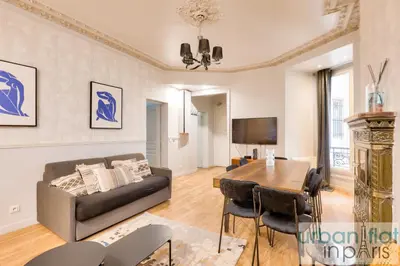Télévision ou salle de divertissement dans l'établissement Urban Flat 57 - Luxury 4BDR Parisian Flat in Paris