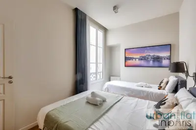 Un ou plusieurs lits dans un hébergement de l'établissement Urban Flat 110 - Luxury 3BDR Flat near Opera Paris