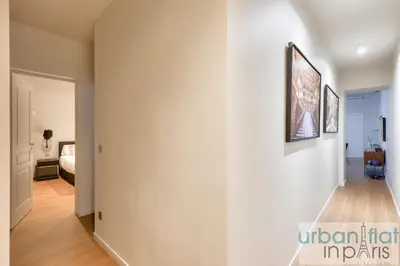 Un ou plusieurs lits dans un hébergement de l'établissement Urban Flat 110 - Luxury 3BDR Flat near Opera Paris