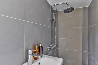 Salle de bains dans l'établissement Urban Flat 117 - Charming 3BDR Apartment in Paris