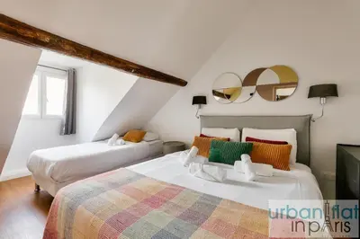 Un ou plusieurs lits dans un hébergement de l'établissement Urban Flat 117 - Charming 3BDR Apartment in Paris