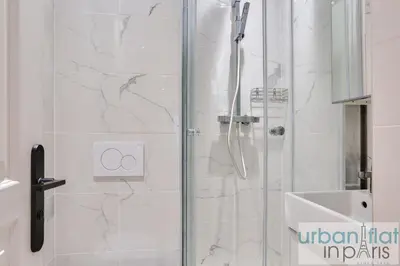 Salle de bains dans l'établissement Urban Flat 103 - Spacious Flat near Grands Boulevards