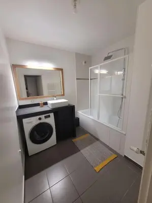 Salle de bains dans l'établissement Cozy apartment at Paris doors with free car-park