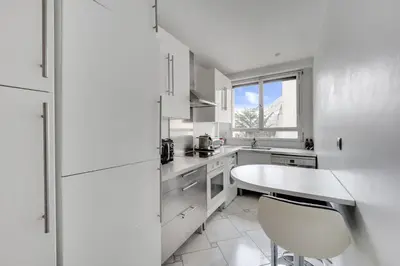 Cuisine ou kitchenette dans l'établissement Bel appartement 3 pièces 2 chambres 76M2 + balcon + Parking