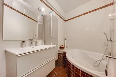 Salle de bains dans l'établissement Bel appartement 3 pièces 2 chambres 76M2 + balcon + Parking