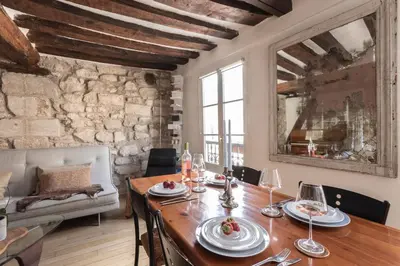 Plan de l'établissement Notre-Dame Stunning 2 BR air conditioned Flat