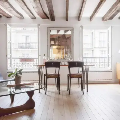 Notre-Dame Stunning 2 BR air conditioned Flat