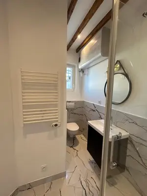 Salle de bains dans l'établissement Notre-Dame de Paris - Ile de la Cité