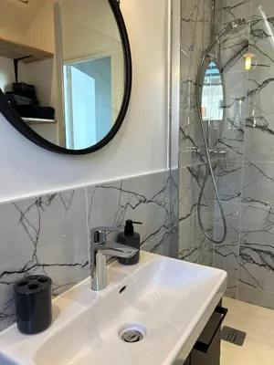 Salle de bains dans l'établissement Notre-Dame de Paris - Ile de la Cité