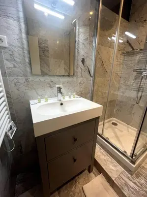 Salle de bains dans l'établissement 4 personnes - St Lazar sur cour