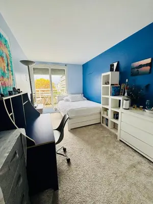 Un ou plusieurs lits dans un hébergement de l'établissement Chambre calme et lumineuse en plein coeur de Paris