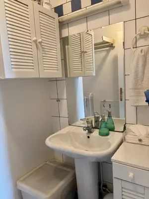 Salle de bains dans l'établissement Chambre calme et lumineuse en plein coeur de Paris