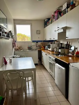 Cuisine ou kitchenette dans l'établissement Chambre calme et lumineuse en plein coeur de Paris