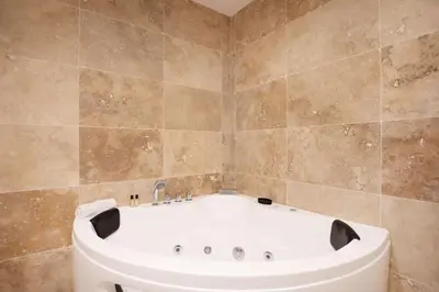 Salle de bains dans l'établissement Luxury Suite w/ Jacuzzi - Rex / Montorgueil