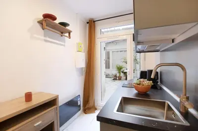 Cuisine ou kitchenette dans l'établissement Luxury Suite w/ Jacuzzi - Rex / Montorgueil