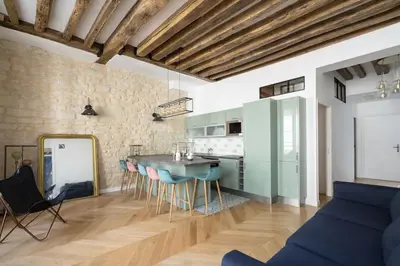 Cuisine ou kitchenette dans l'établissement Typical Parisian Flat#3Bedrooms#Opera#Louvre
