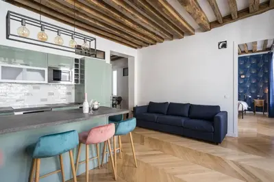 Cuisine ou kitchenette dans l'établissement Typical Parisian Flat#3Bedrooms#Opera#Louvre