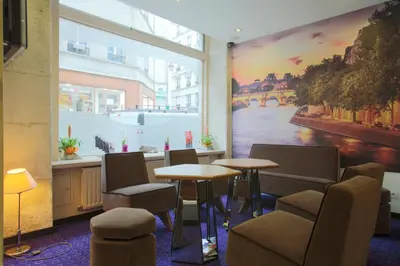 Coin salon dans l'établissement Grand Hotel du Loiret
