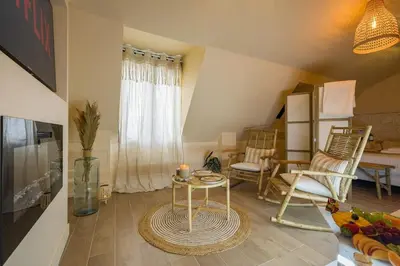 Coin salon dans l'établissement Welcome to Coachella / Jacuzzi