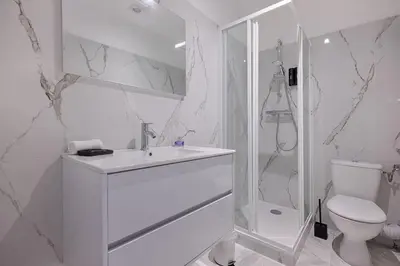 Salle de bains dans l'établissement Welcome to Parisian Lovers !