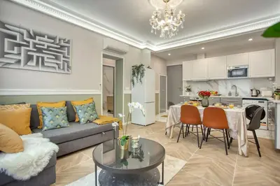 Coin salon dans l'établissement Charming Apart NEW 2 Bedrooms with Aircon