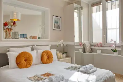 Un ou plusieurs lits dans un hébergement de l'établissement Charming Apart NEW 2 Bedrooms with Aircon