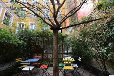 Jardin de l'établissement Les Patios du Marais 1