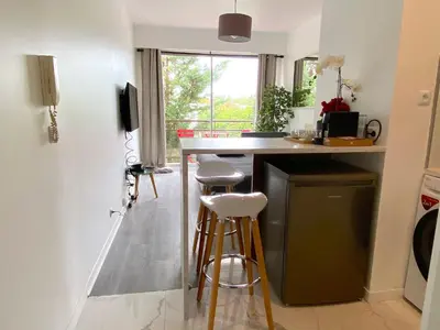 Cuisine ou kitchenette dans l'établissement le studio Molitor