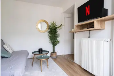 Télévision ou salle de divertissement dans l'établissement Cocon aux portes de Paris | By Airnest