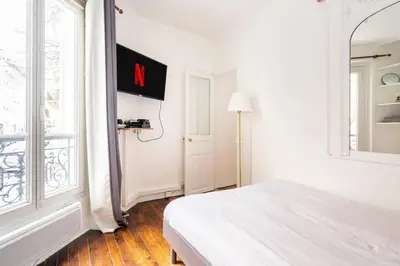 Un ou plusieurs lits dans un hébergement de l'établissement Cocoon in the heart of Batignolles | By Airnest