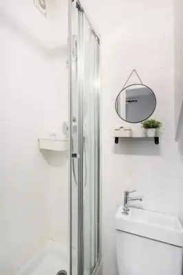 Salle de bains dans l'établissement Cocoon in the heart of Batignolles | By Airnest