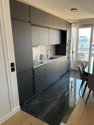 Cuisine ou kitchenette dans l'établissement Appartement de charme sur les toits de Boulogne !
